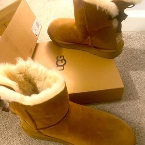 Like new UGG boots, size 10 mini Bailey